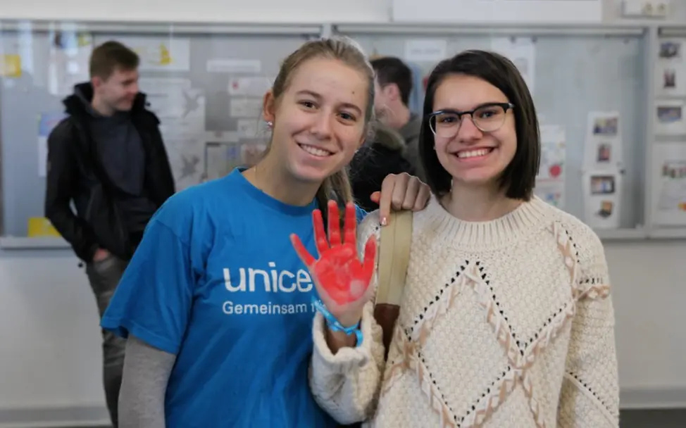 © UNICEF Göttingen | Red Hand Day 2018 Felix-Klein-Gymnasium und UNICEF Göttingen Red Hand Day 2018 Felix-Klein-Gymnasium und UNICEF Göttingen
