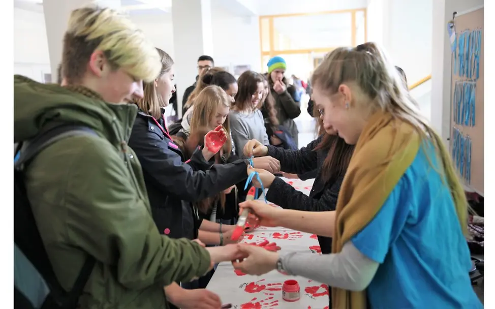 © UNICEF Göttingen | Red Hand Day 2018 Felix-Klein-Gymnasium und UNICEF Göttingen Red Hand Day 2018 Felix-Klein-Gymnasium und UNICEF Göttingen
