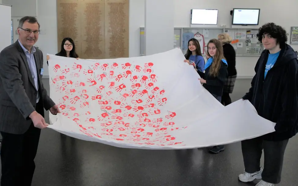 © UNICEF Göttingen | Red Hand Day 2018 Felix-Klein-Gymnasium und UNICEF Göttingen Red Hand Day 2018 Felix-Klein-Gymnasium und UNICEF Göttingen