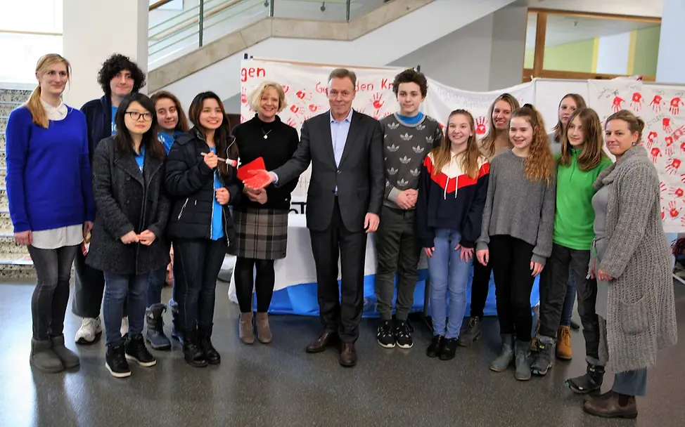 © UNICEF Göttingen | Red Hand Day 2018 Felix-Klein-Gymnasium und UNICEF Göttingen Red Hand Day 2018 Felix-Klein-Gymnasium und UNICEF Göttingen
