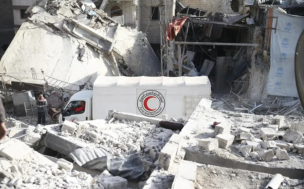 Hilfskonvoi im zerstörten Duma in Ost-Ghouta.