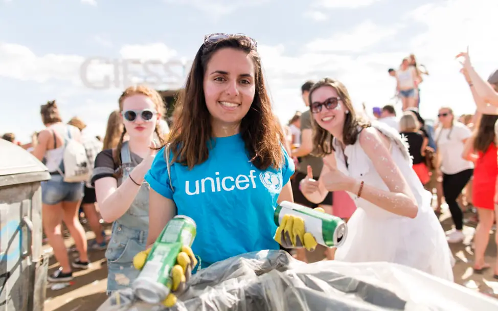 Dein Pfand rettet Leben: Die Hochschulgruppe Ulm sammelt Pfand in großen Tonnen