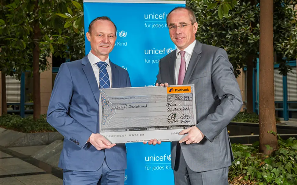 Postbank Scheckübergabe Postbank Scheckübergabe