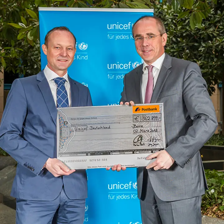 Postbank Scheckübergabe Postbank Scheckübergabe
