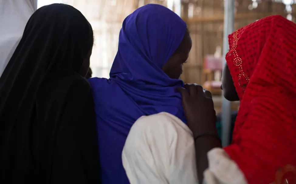 Drei Mädchen in Nigeria.