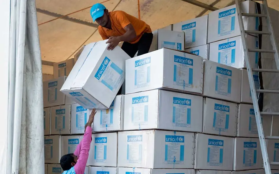 Blick ein ein Warenlager der UNICEF-Hilfsartikel. 