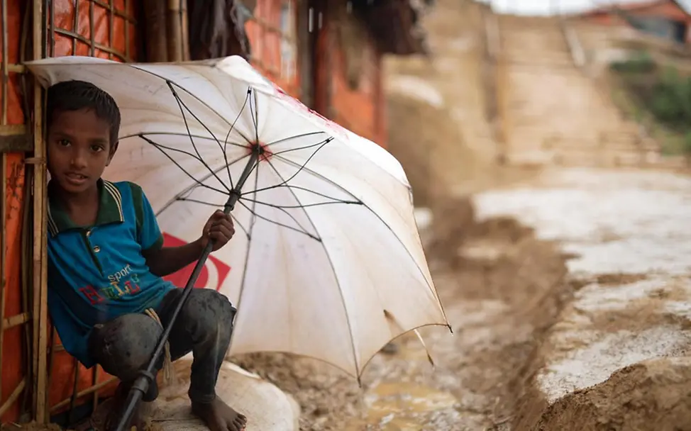 Erste Stürme und Regenfälle erreichen die Rohingya-Flüchtlingscamps. 