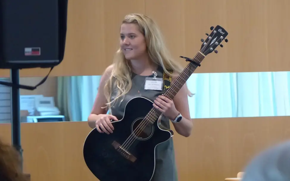 LeaNikiforowGitarreJahrestreffen