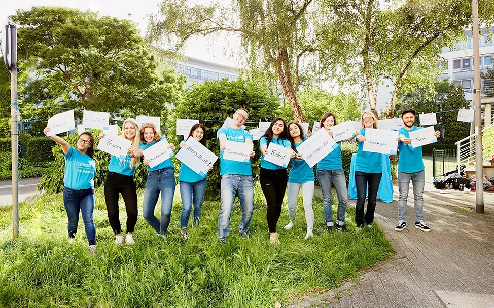 Die Aktion "Träume sind grenzenlos" | © UNICEF/Sebastian Bänsch UNICEF junge Ehrenamtliche bei der Aktion Träume sind grenzenlos