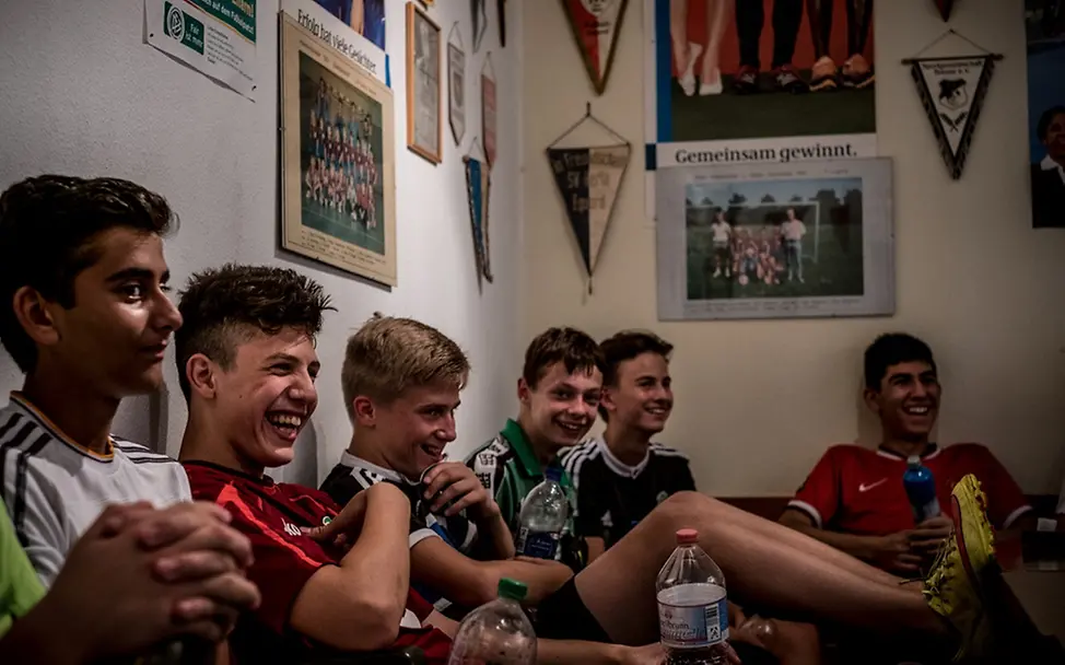 Ahmad geht mittlerweile zur Schule und spielt Fußball | © UNICEF/Gilbertson VII Photo Flüchtlingskinder in Deutschland: Ahmad geht mittlerweile zur Schule und spielt Fußball