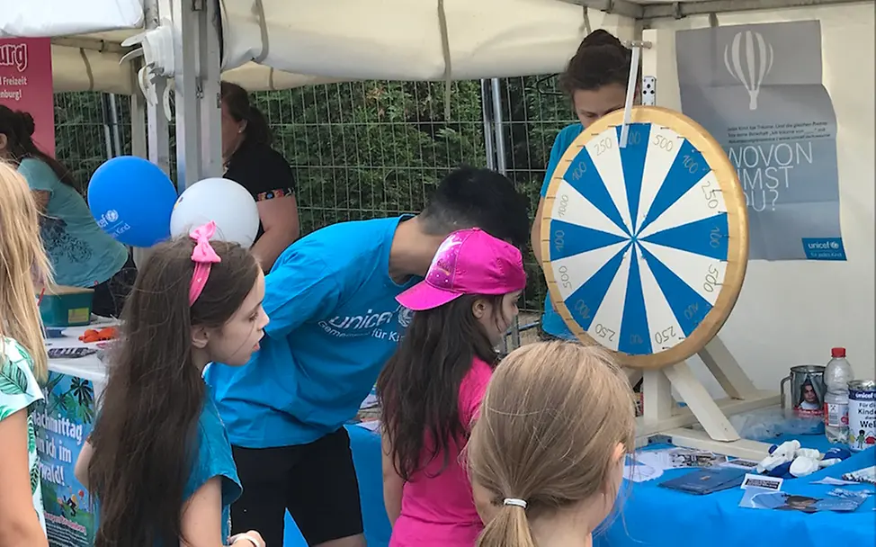 UNICEF Glücksrad beim Stadtwerkefest | © UNICEF Potsdam/Schrödelsecker
