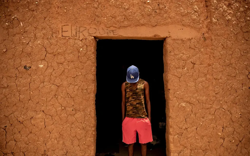 Omar versteckt sich in Agadez | © UNICEF/Gilbertson VII Photo Niger Transitzentren: Omar versteckt sich in Agadez