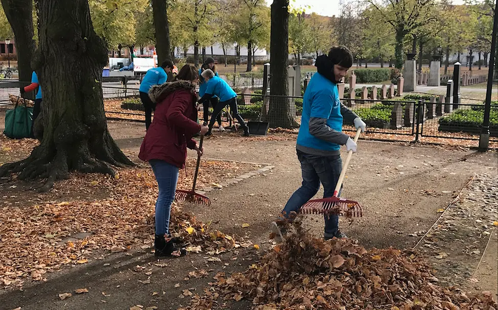 Ehrenamtliche bei der Dreck-Weg-Aktion | © UNICEF Potsdam/Schrödelsecker