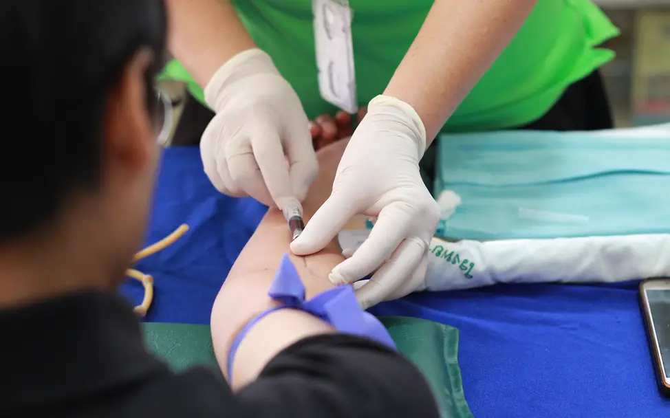 adult-blood-care-1350560