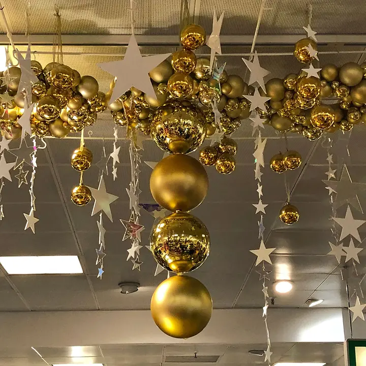 weihnachts-deko-karstadt-schwabing © Jennifer Jennings