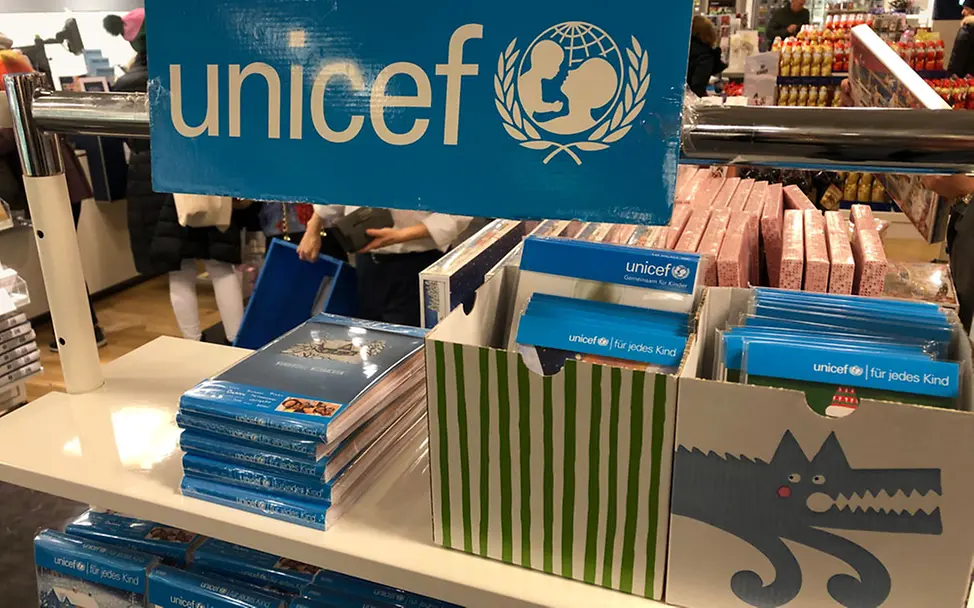 karstadt-schwabing-unicef-grusskarten © Jennifer Jennings