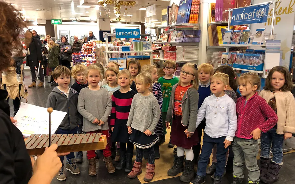 Karstadt Schwabing - Kinderchor vom Kindergarten der Erlöserkirche © Jennifer Jennings