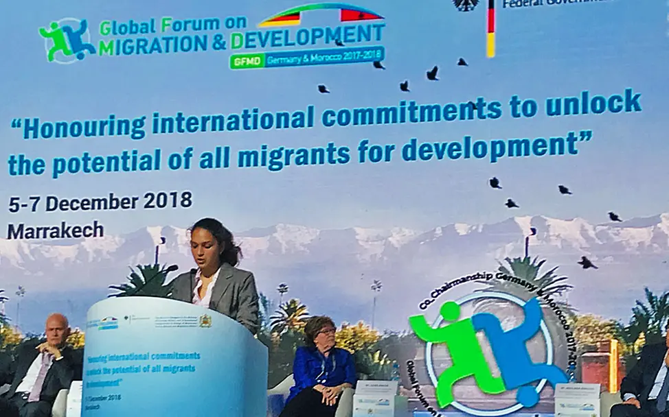 Yasmin bei der Eröffnungsrede des GFMD in Marrakesch. | © UNICEF Jugenddelegierte Yasmin bei der Eröffnungsrede des GFMD in Marrakesch.