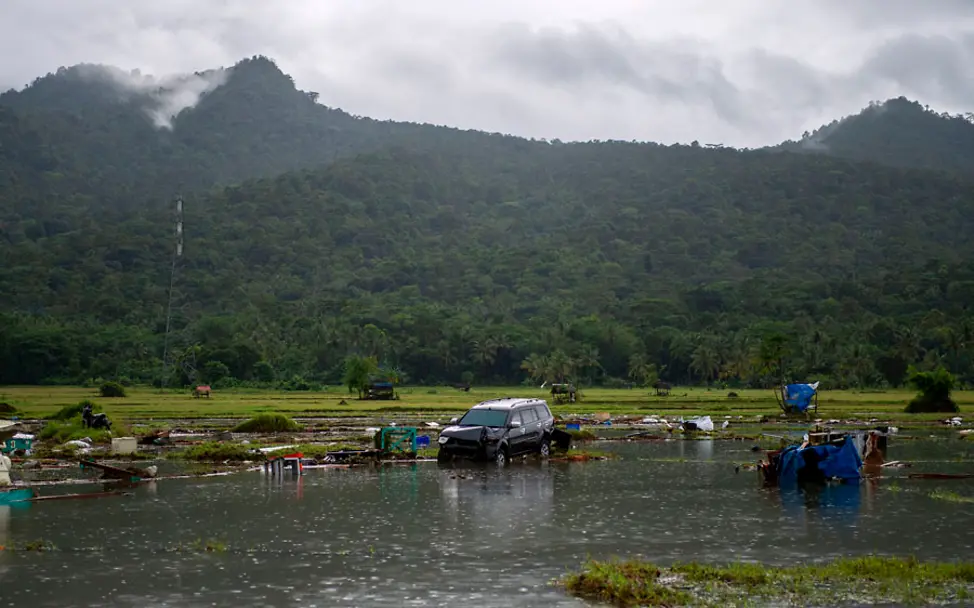 Zerstörungen nach dem Tsunami auf Indonesien