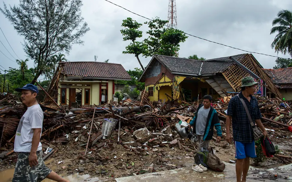 Zerstörungen nach dem Tsunami auf Indonesien
