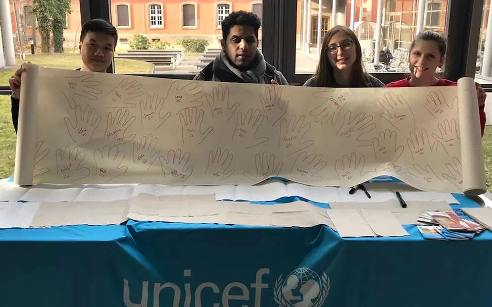 Red-Hand-Day am Campus Griebnitzsee | © UNICEF Potsdam/2019/Schrödelsecker