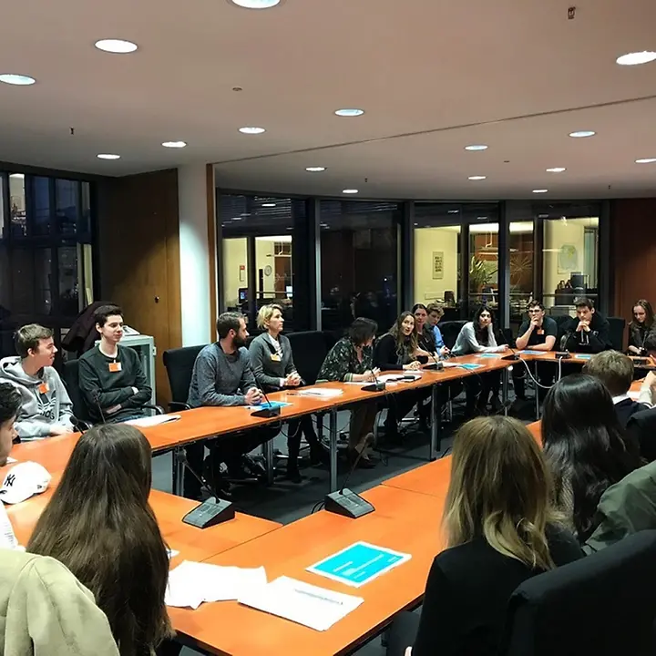 Ein Gespräch mit Frau Dr. Kofler im Paul-Löbe Haus © UNICEF