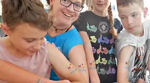 Kerstin ist ehrenamtlich aktiv für UNICEF | © CREDIT FEHLT Kerstin ist ehrenamtlich aktiv für UNICEF