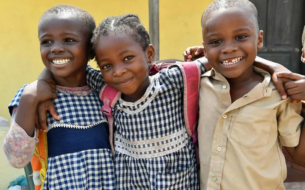 Jedes vierte Kind der Elfenbeinküste schließt die Grundschule nicht ab. | © UNICEF/DEJONGH Mehr Kinder sollen Zugang zu einer guten Grundbildung bekommen.