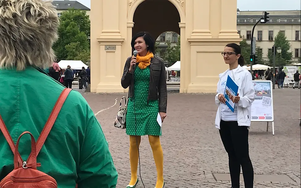 Ansprache von Noosha Aubel | © UNICEF Potsdam/Schrödelsecker 