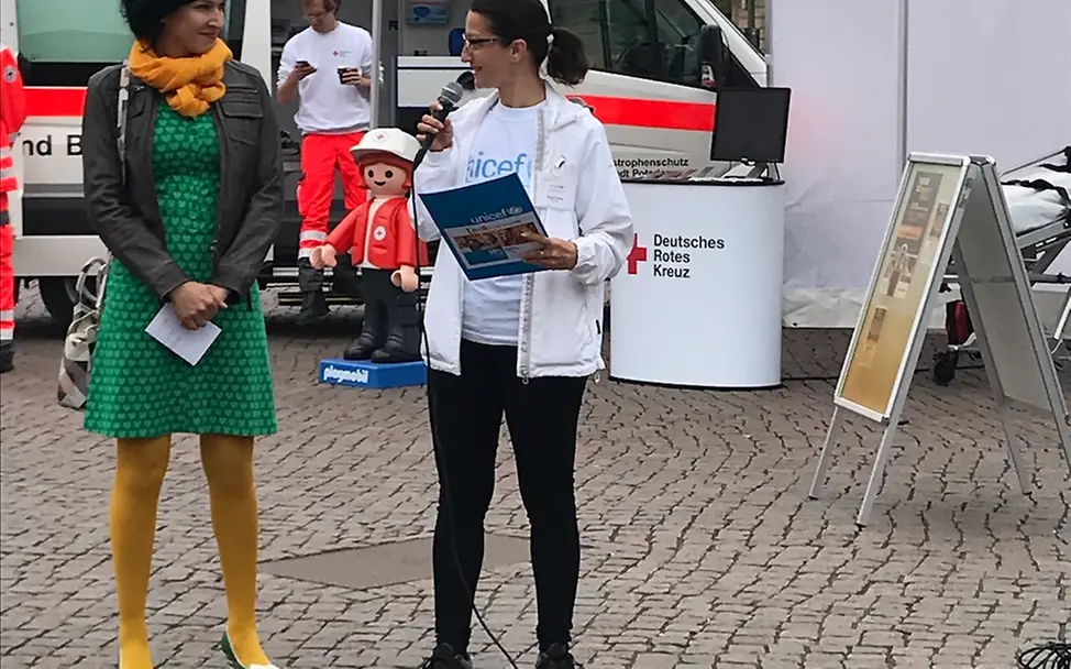 Ansprache von Bianca Krakkai | © UNICEF Potsdam/Schrödelsecker 