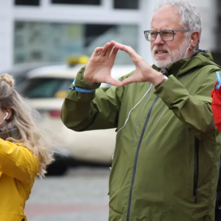 Inmitten des Theaters der 10.000