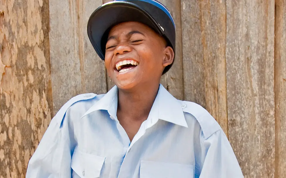 Manjo aus Madagaskar träumt davon, Polizist zu werden | © UNICEF Madagaskar/2010/Kelley Lynch Manjo aus Madagaskar träumt davon, Polizist zu werden