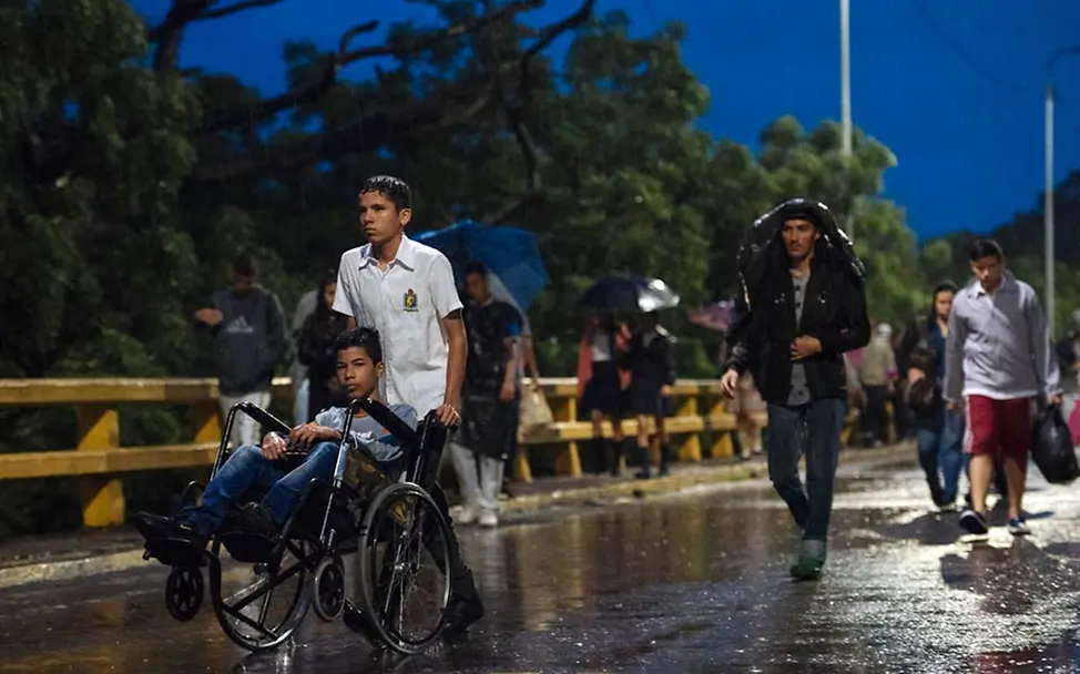 Schulbesuch im anderen Land: Kinder überqueren die Grenze nach Kolumbien. | © UNICEF/Arcos Krise Venezuela: Das Bildungssystem in Venezuela funktioniert nicht mehr.