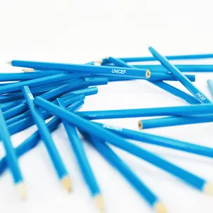 Spende verschenken: Bleistifte sind ein unentbehrlicher Begleiter für Schulkinder.