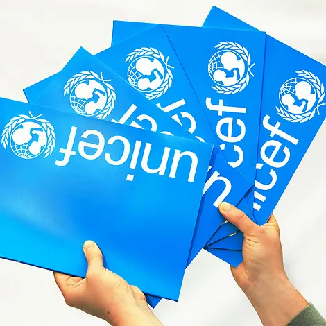 Spende verschenken: Schulhefte sind eine wichtige Grundausstattung zum Lernen.