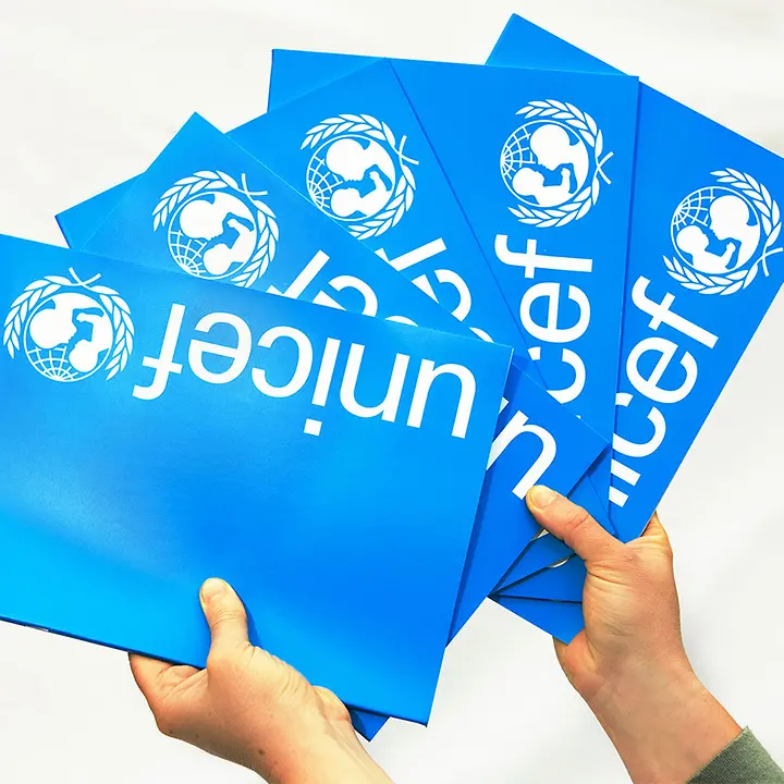 Spende verschenken: Schulhefte sind eine wichtige Grundausstattung zum Lernen.