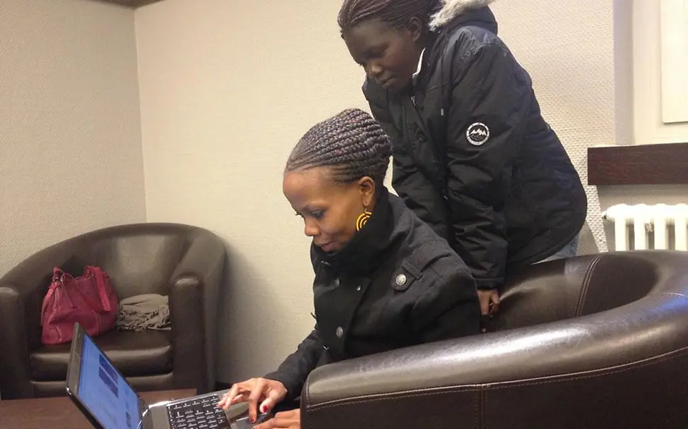 Kommunikation via Internet zwischen Berlin und UNICEF Uganda (© UNICEF Deutschland)