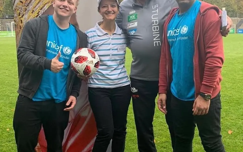 Infostand bei Turbine Potsdam | © UNICEF Potsdam/Krakkai Infostand bei Turbine Potsdam | © UNICEF Potsdam/Krakkai