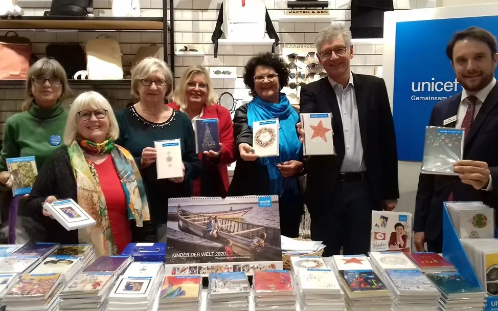 Eröffnung des UNICEF-Standes bei Oberpaur © UNICEF-AG Landshut Eröffnung des UNICEF-Standes bei Oberpaur © UNICEF-AG Landshut