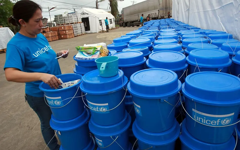 Taifun Kammuri auf den Philippinen: UNICEF-Helferin mit Tonnen von Hilfsgütern