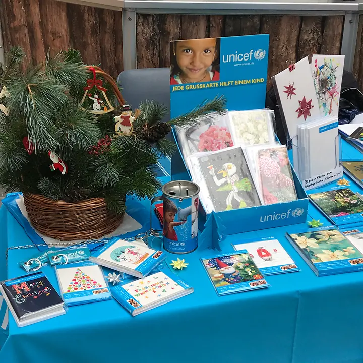 Grußkartenverkauf Oderturm | © UNICEF Frankfurt (Oder) Grußkartenverkauf Oderturm | © UNICEF Frankfurt (Oder)