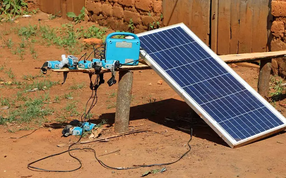 Solarzellen in Burundi sorgen für elektrische Energie. | © UNICEF/Le Du Mit unseren Solarmodulen wandeln wir Sonnenkraft direkt in elektrische Energie um.