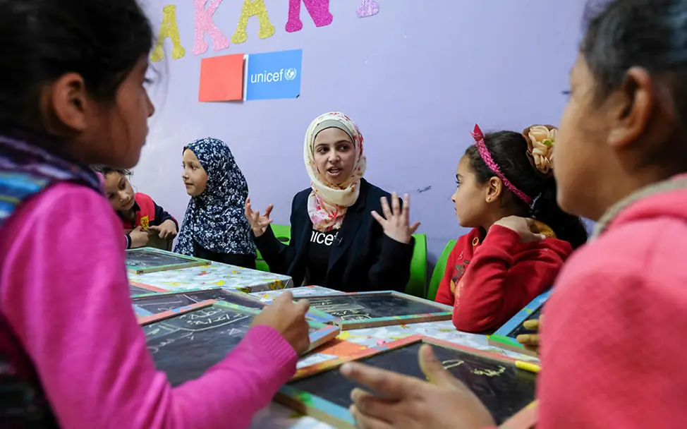 Kinder in Jordanien müssen um ihre Bildung kämpfen. | © UNICEF/Rich/Photographer Jordanien: Muzoon spricht mit Kindern eines UNICEF-Lernzentrums,