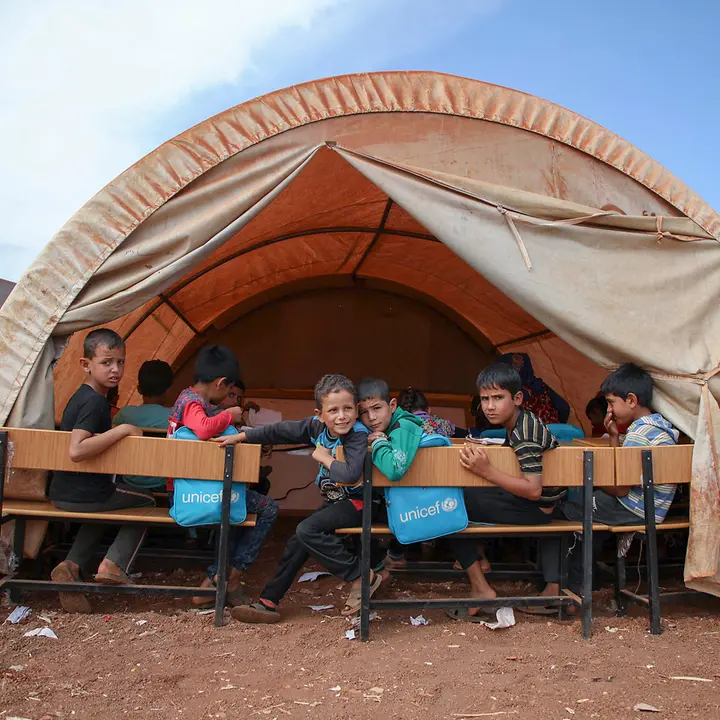 Kinder in Schule Neuer Inhalt