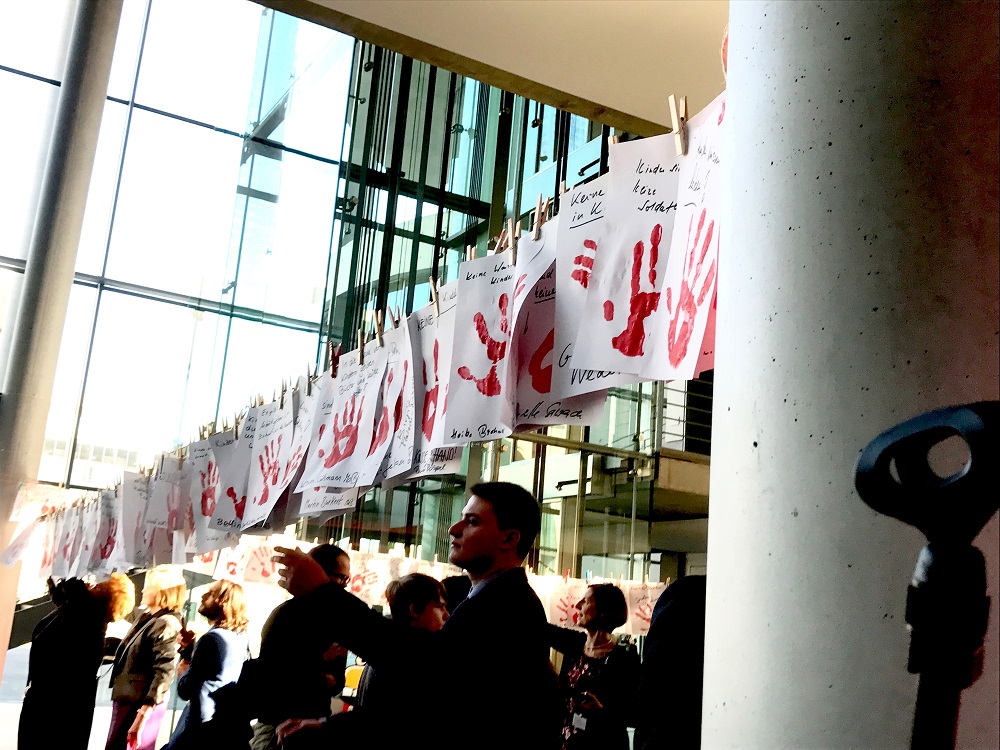 Red Hand Day 2017 © UNICEF Berlin Red Hand Day 2017 © UNICEF Berlin