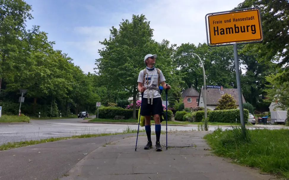 Nordkap-Wanderer Lukas Bion in Hamburg | Lukas Bion Nordkap-Wanderer Lukas Bion in Hamburg