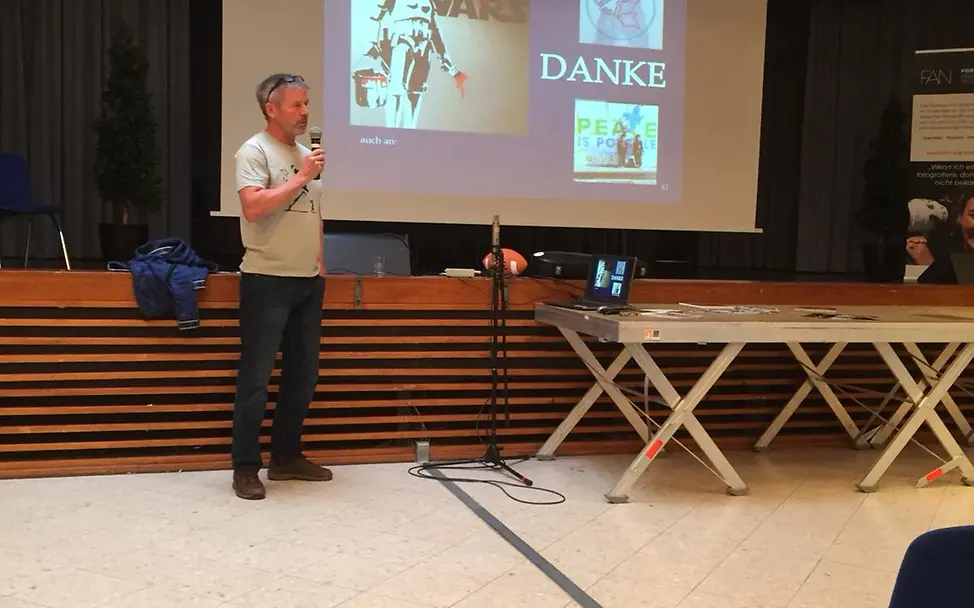 Red Handy DAy (4) Red Handy DAy (4)