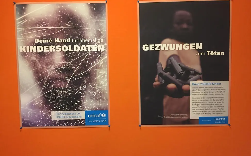 Red Handy DAy (3) Red Handy DAy (3)