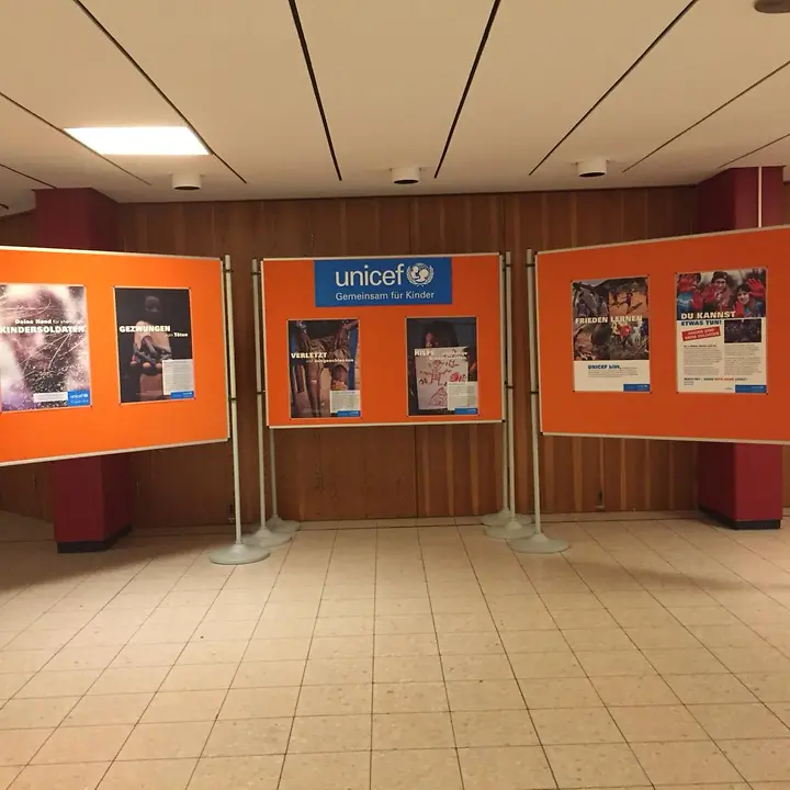 Red Handy DAy (1) Red Handy DAy (1)