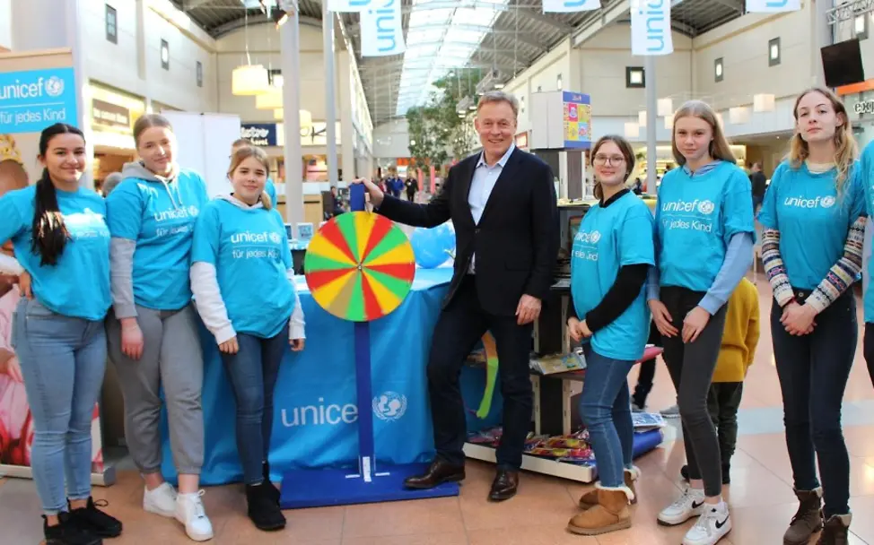 Aktionswoche vom 24. bis 29. Feb. 2020 im Kaufpark von UNICEF Göttingen Aktionswoche vom 24. bis 29. Feb. 2020 im Kaufpark von UNICEF Göttingen